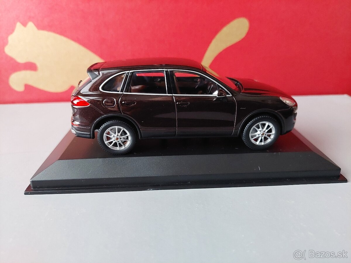 1:43 Minichamps Porsche Cayenne Diesel - 7
