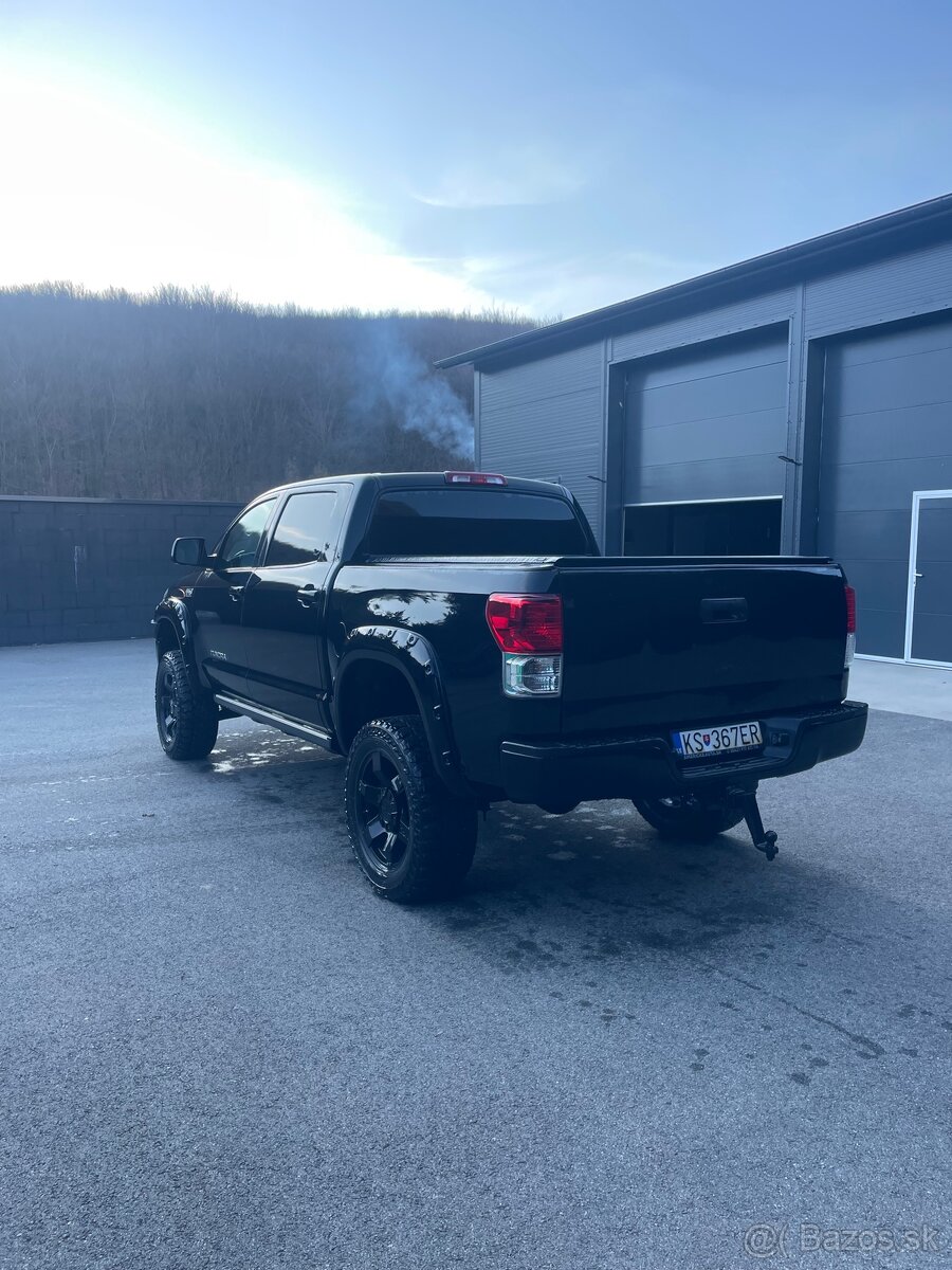 Predám Toyotu Tundru 5.7 - 7