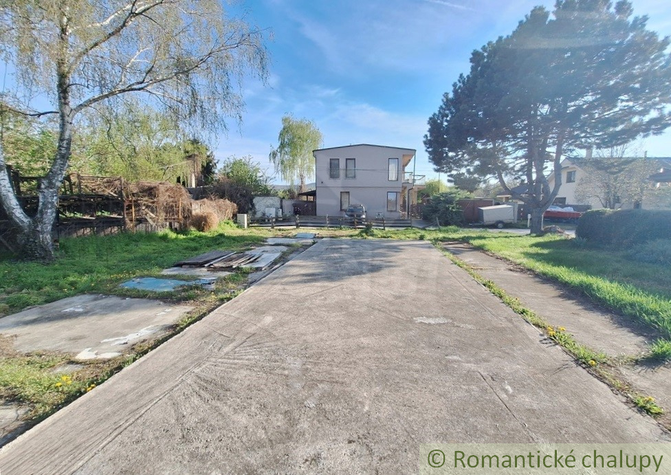 Stavebný pozemok v kľudnej časti podunajskej obce Kravany - 7