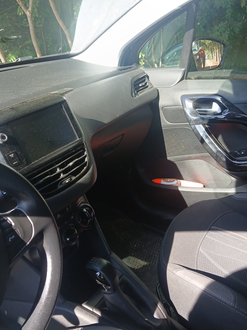 Predám Peugeot 208 1.2 - 7