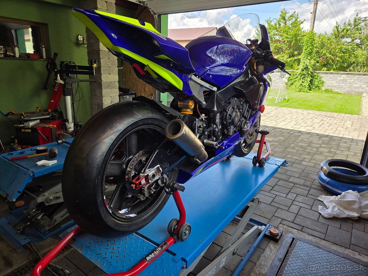 Predám Yamaha R1M - 7