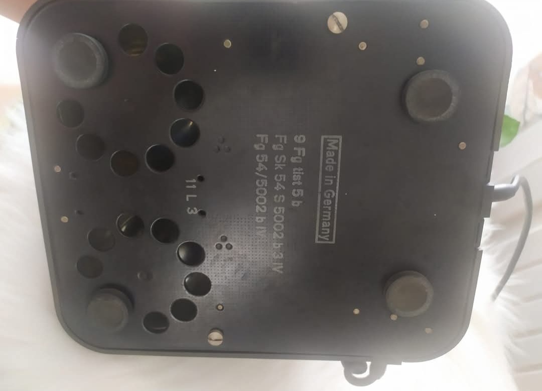 Starý bakelitový telefon - 7