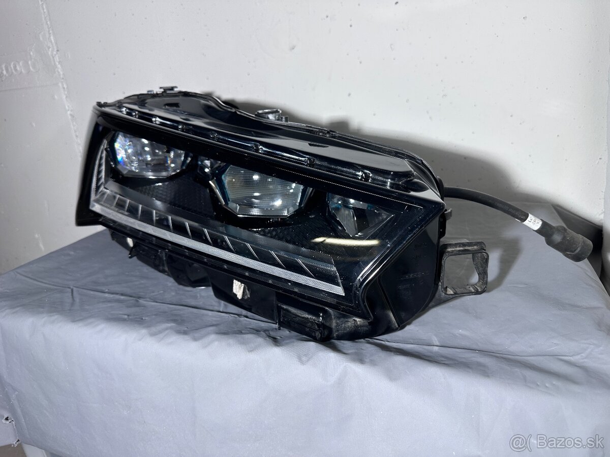 Škoda Superb 4 pravý matrix - 7