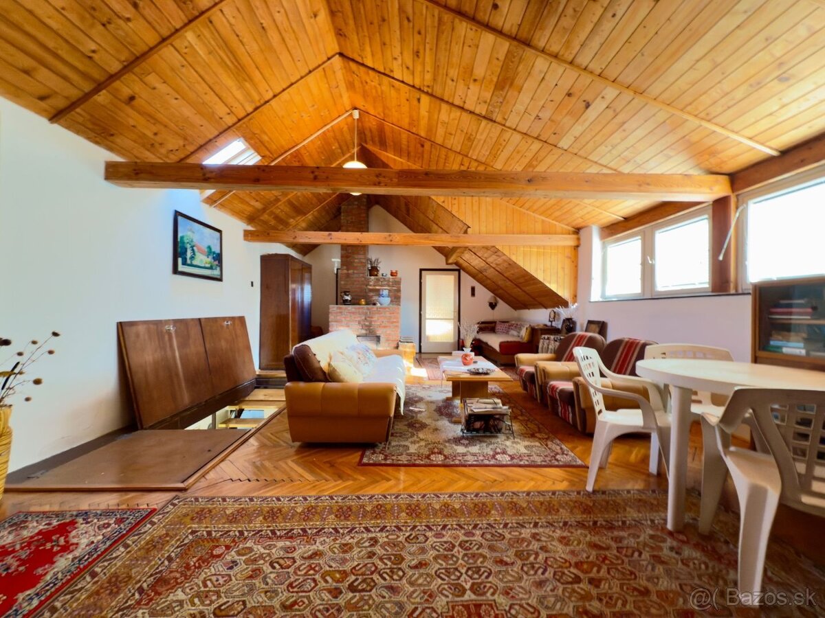 MAĎARSKO - GONC 6 IZBOVÝ POSCHODOVÝ RD S TERASOU, PIVNICOU, - 7