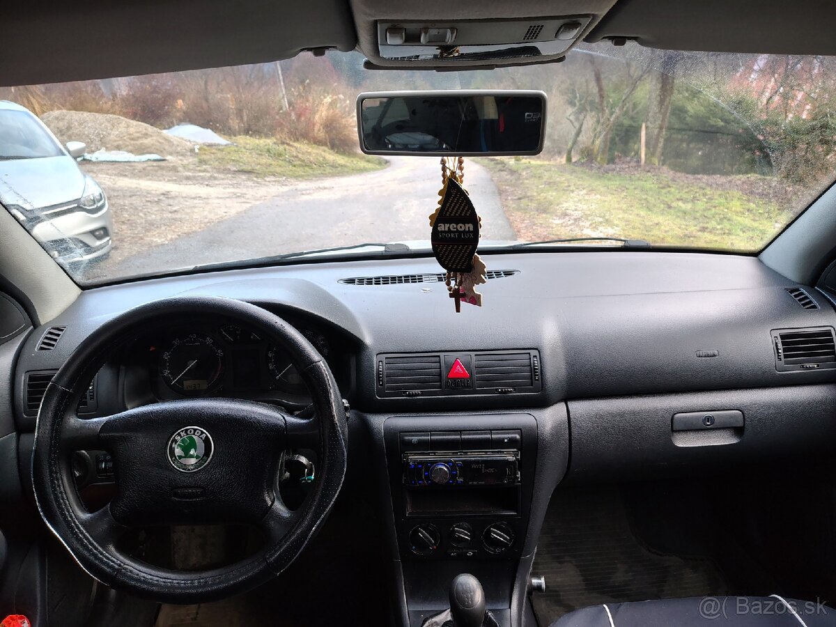 Škoda Octavia 1,6 benzín - 7