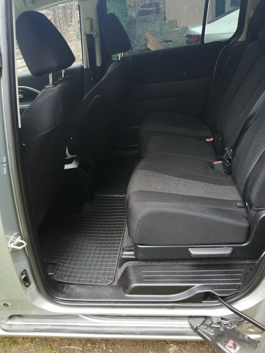 Mazda 5 - 7