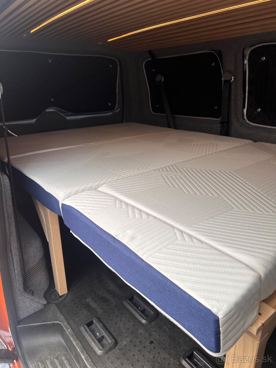 Auto karavan Volkswagen T5 - 7