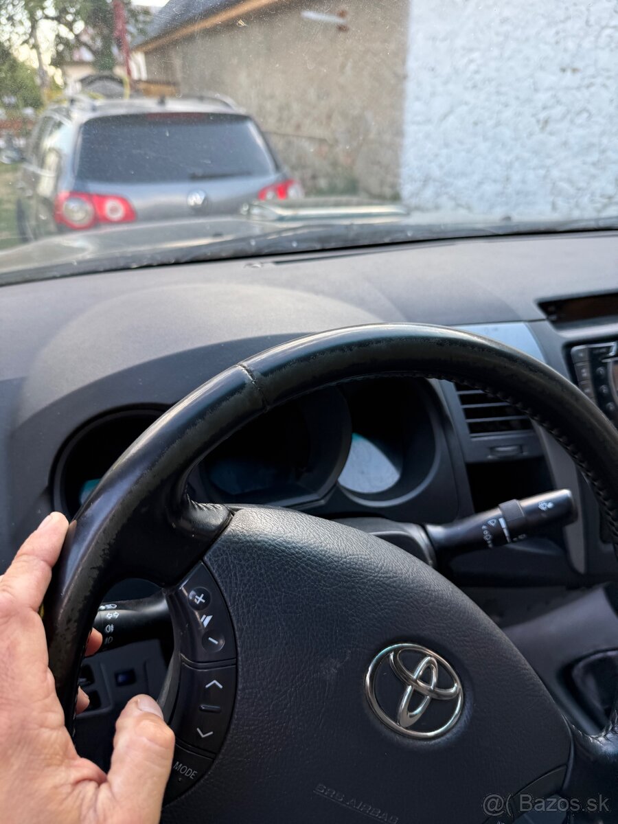 Predam Toyotu Hilux - 7