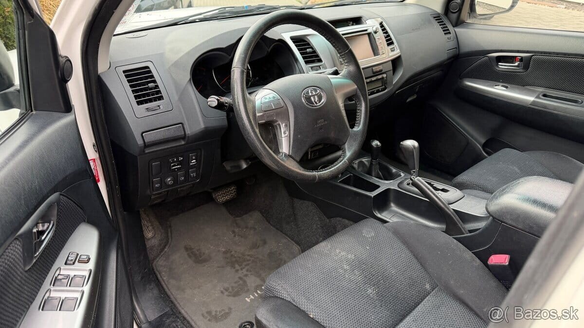 TOYOTA HILUX 3.0 D-4D - 7