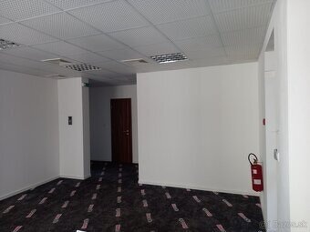 Dvojpodlažný priestor v centre Košíc pri pešej zóne - 7