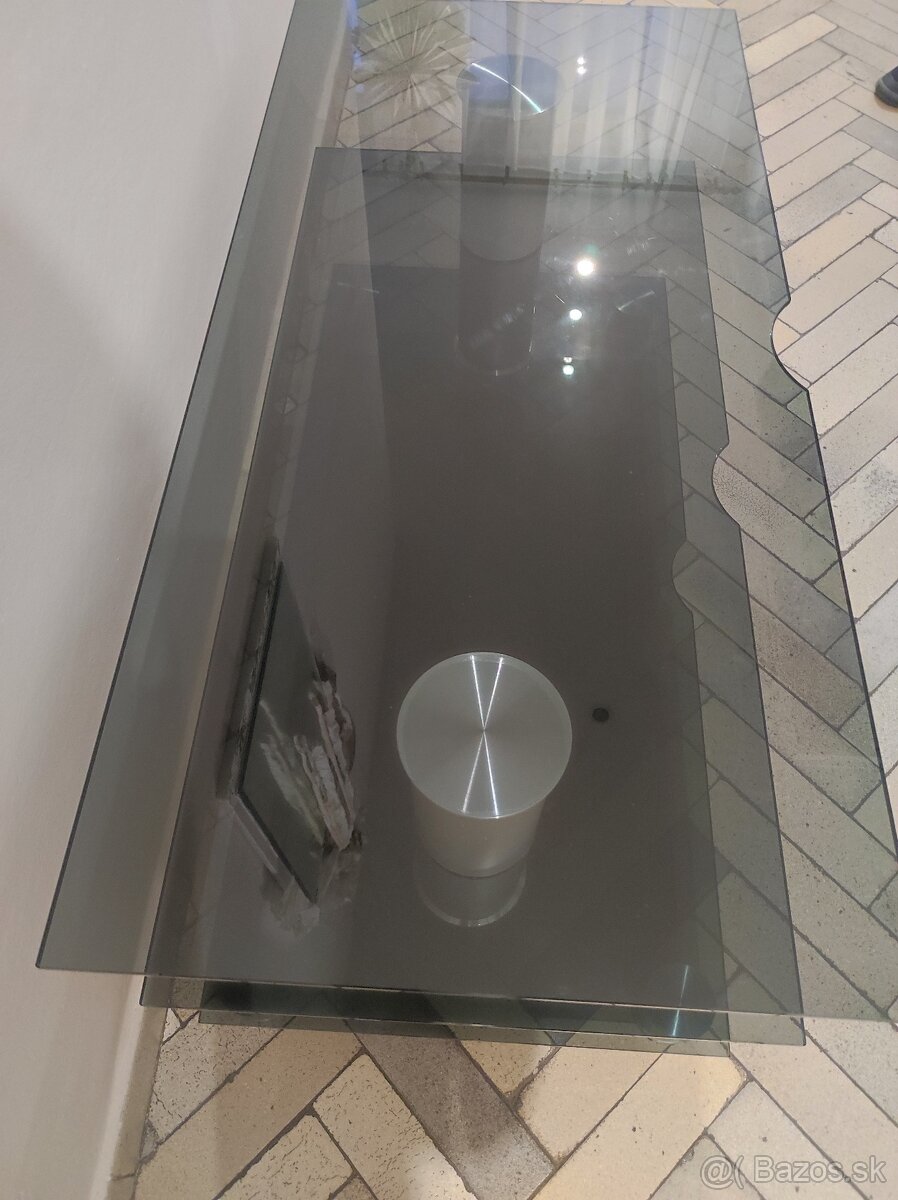 Stolík pod televízor - 7