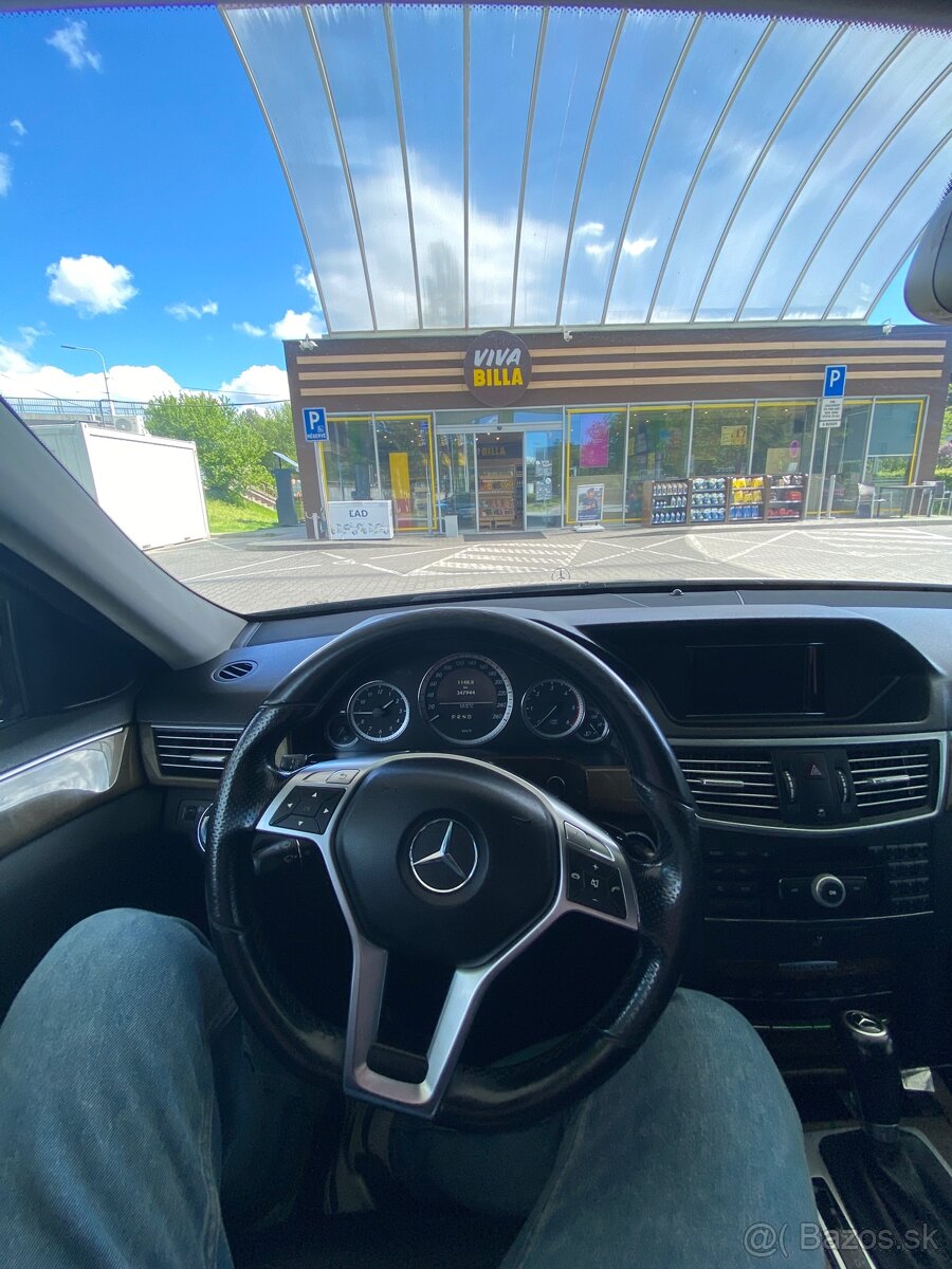 Mercedes Benz E200 - 7