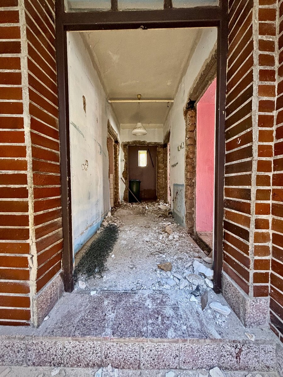 Na predaj rodinný dom s projektom na rekonštrukciu v Mýtnej - 7