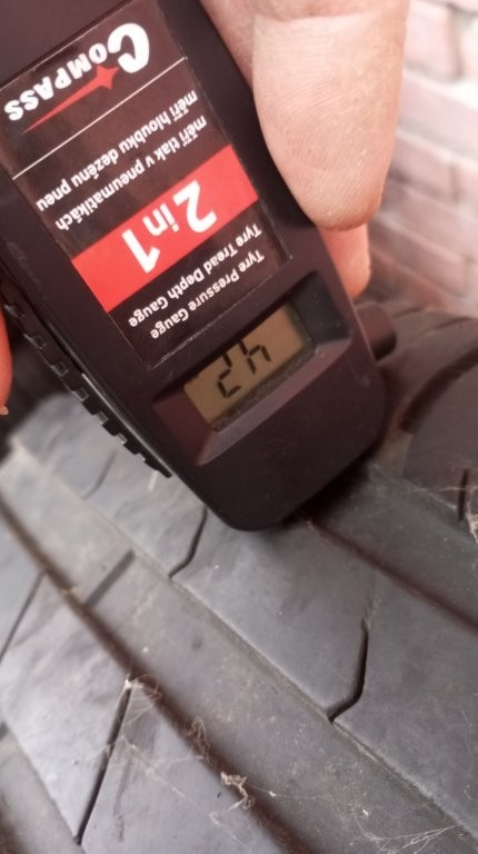 Predam letne pneu 2ks Hankook 215_65_R16 - 7