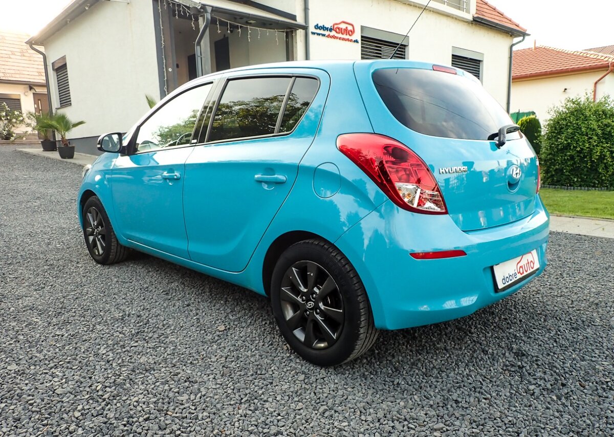 HYUNDAI i20 1.25 benzin - 83tis km-2014-LED-KLIMA-VYHREV SED - 7