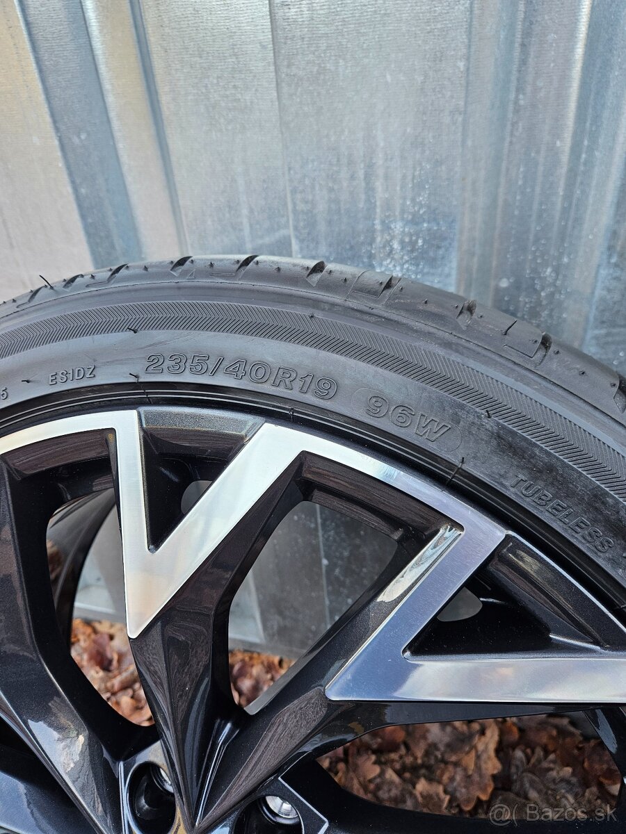Letní alu kola Helix 19" Škoda Superb 235/40 R19 - 7