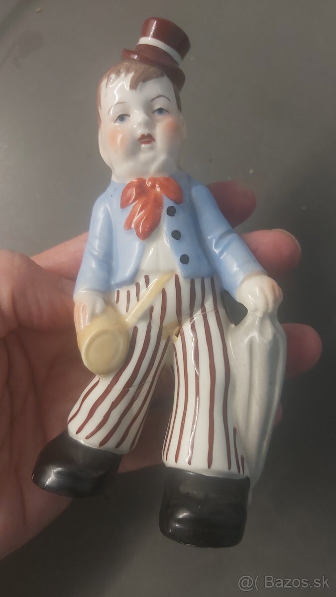 Retro soška chlapca s klobúkom a dáždnikom značená - 7
