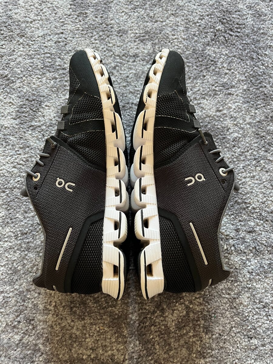 On Runnnig, model Cloud, velikost 38,5 černobílé - 7