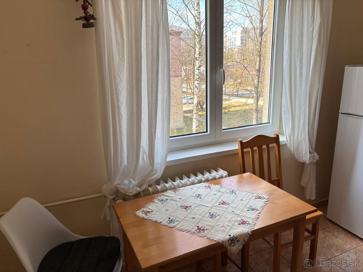 Predám 2-izbový byt v Brezne - 7