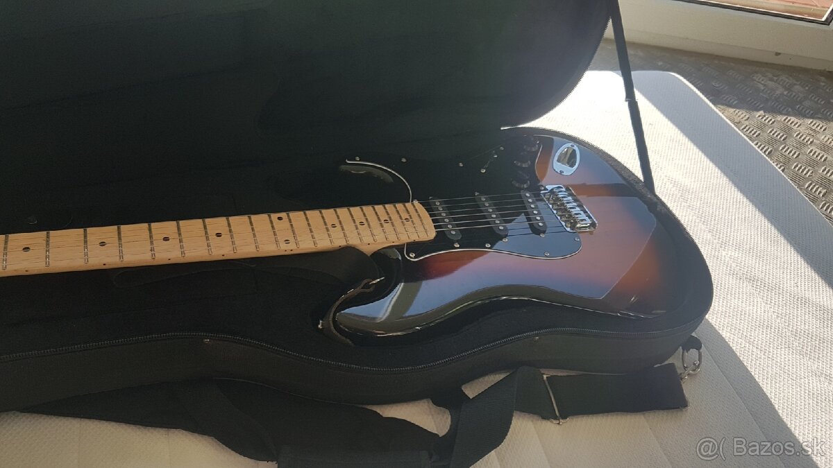 Predám elektrickú gitaru Weinberger a Combo - 7