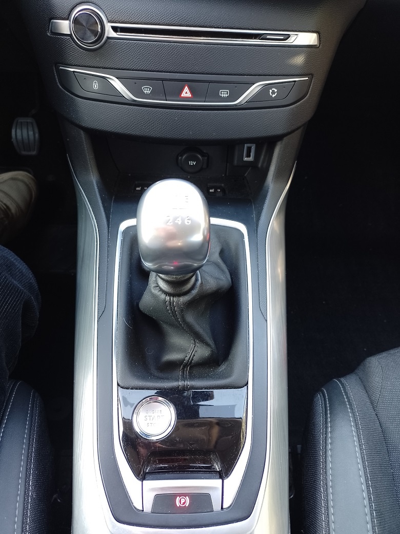 Peugeot 308 Blue 1.5 96 kW - 7