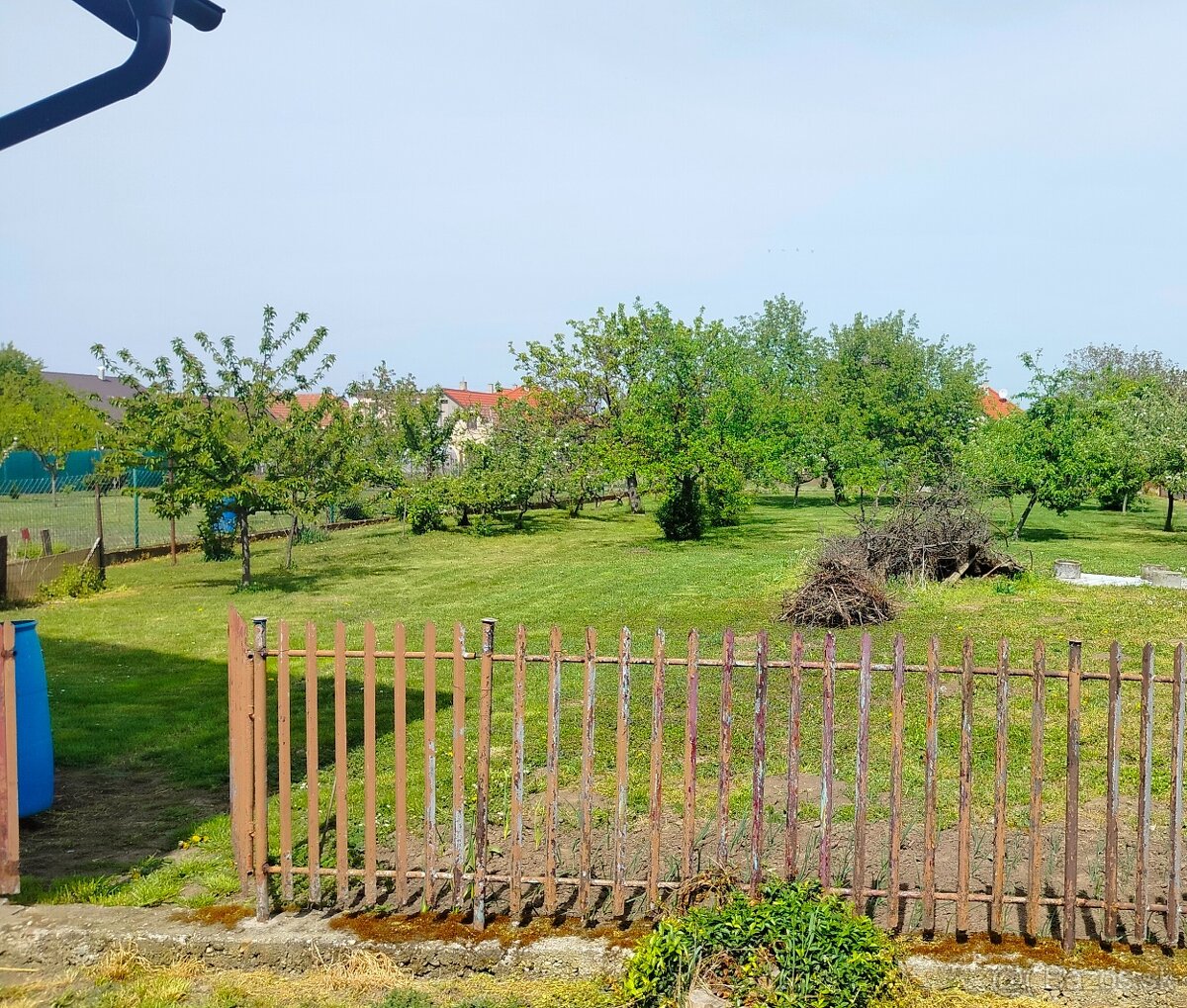 Predám starší rodinný dom s prístavbou – 646 m² pozemok - 7