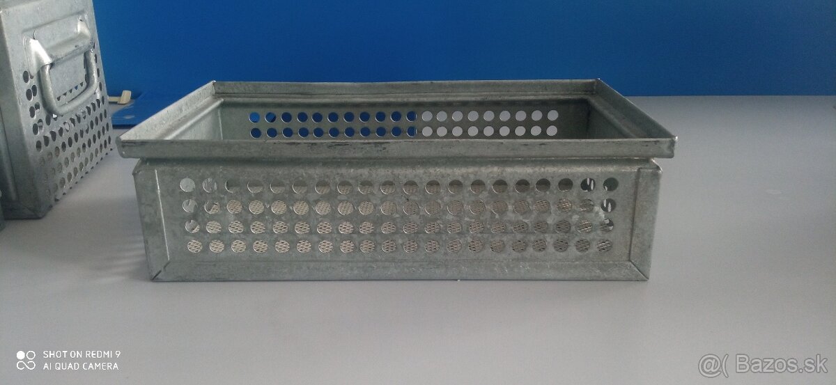 Kovový stohovací box perforovaný - 7