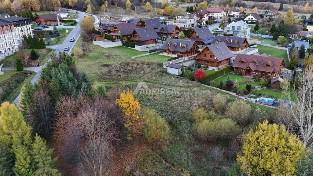 REZERVOVANÉ: STAV. POZEMOK; 608 m2; Nová Lesná - V. Tatry, 6 - 7