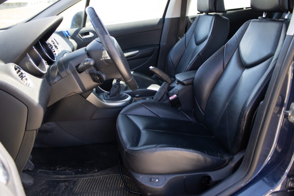 Peugeot 308 SW 1.6 HDi (2008) - 7