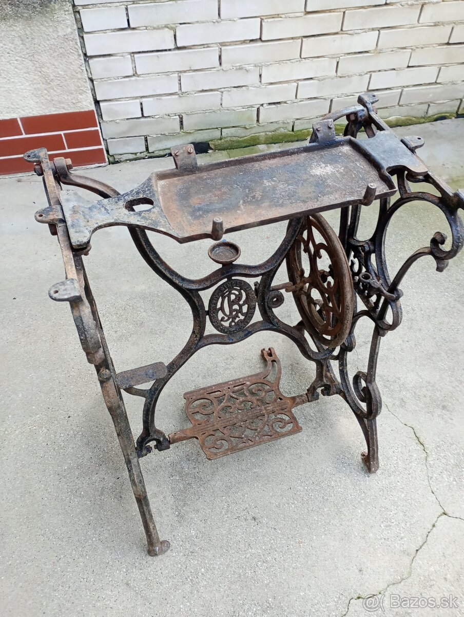 Starožitný šijací stroj Singer - 7