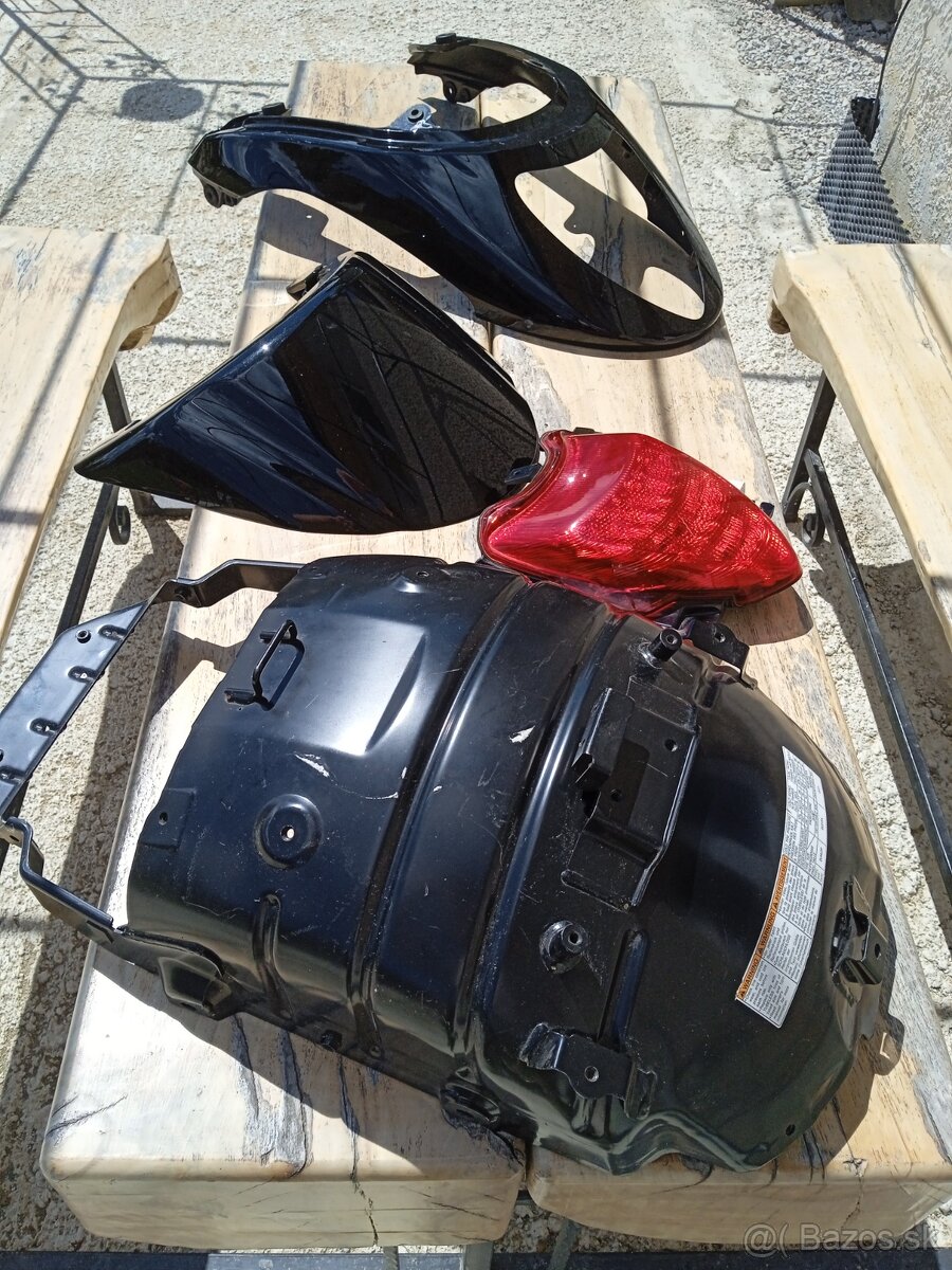 Predám diely na Suzuki VZR 1800 - 7