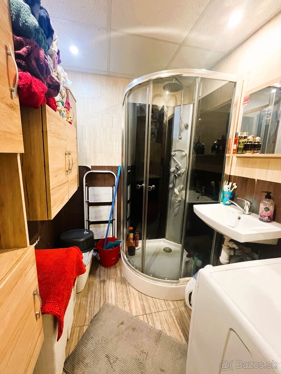 Pekný a veľký 3 izb. byt s loggiou, sídl.Vinohrady, Levice - 7