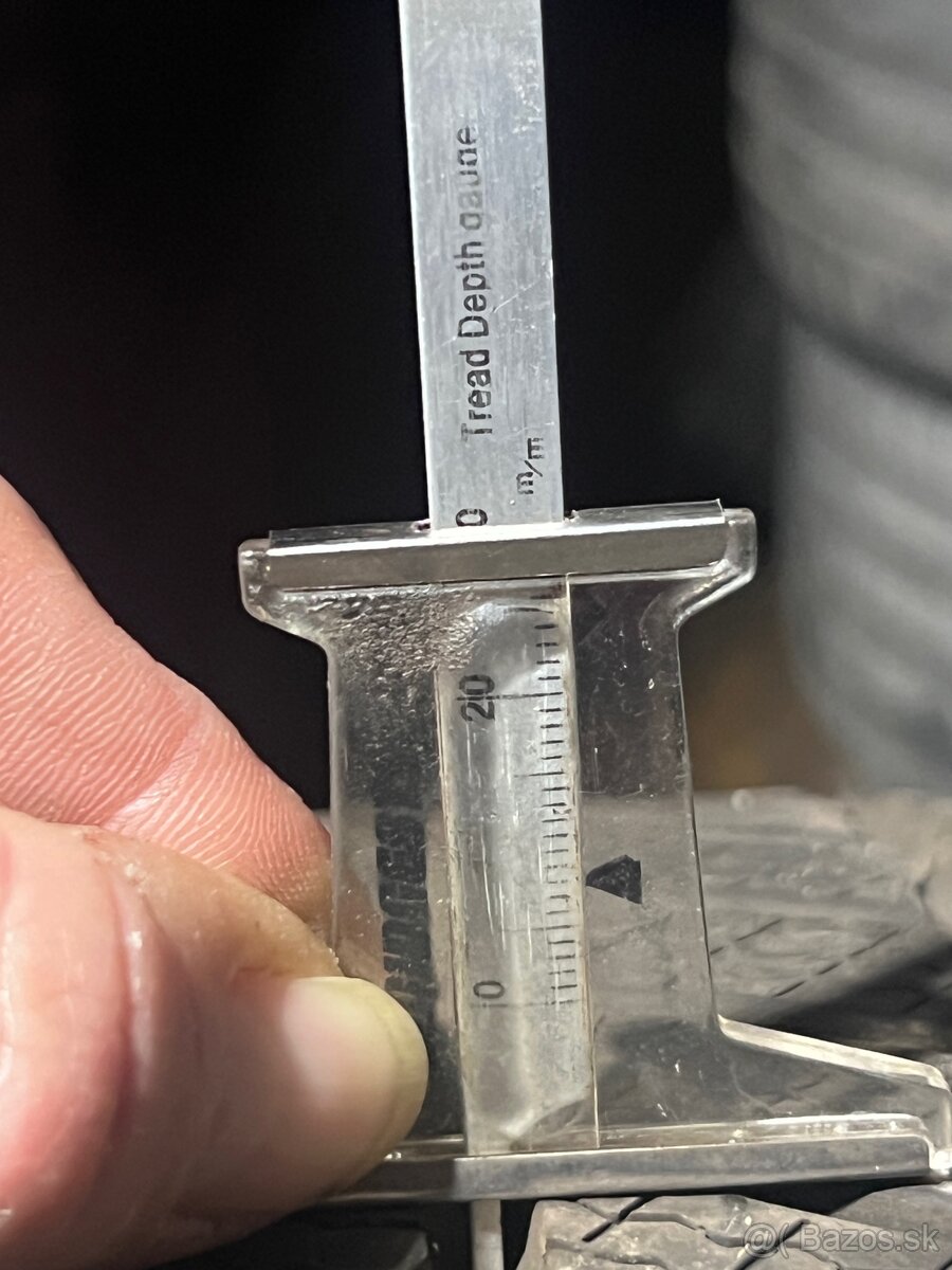 Predám 275/50R20 113V - 7