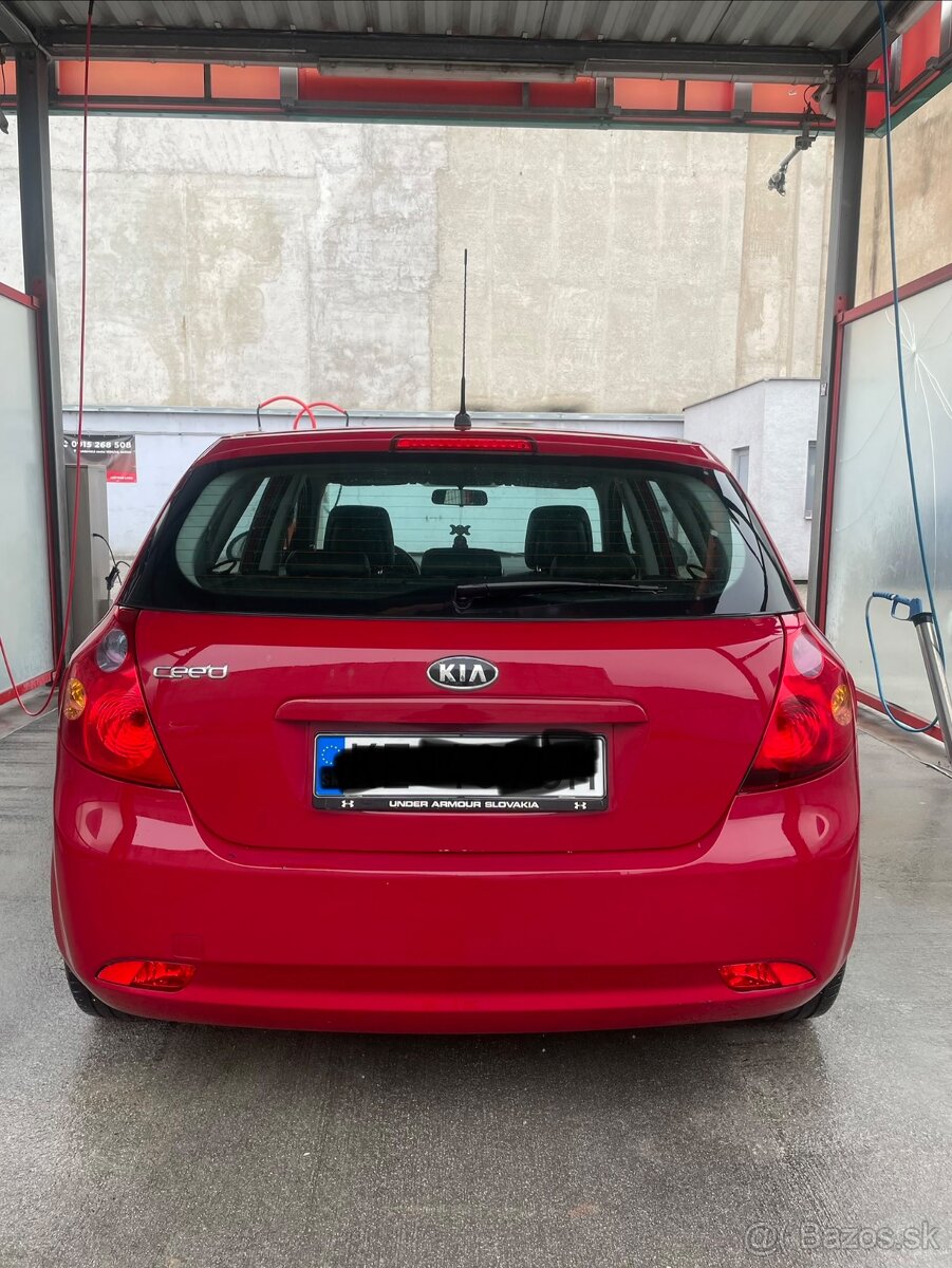 Predám KIA Ceed 1.4 MPI ( 77 kw ), 1. majiteľ - 7