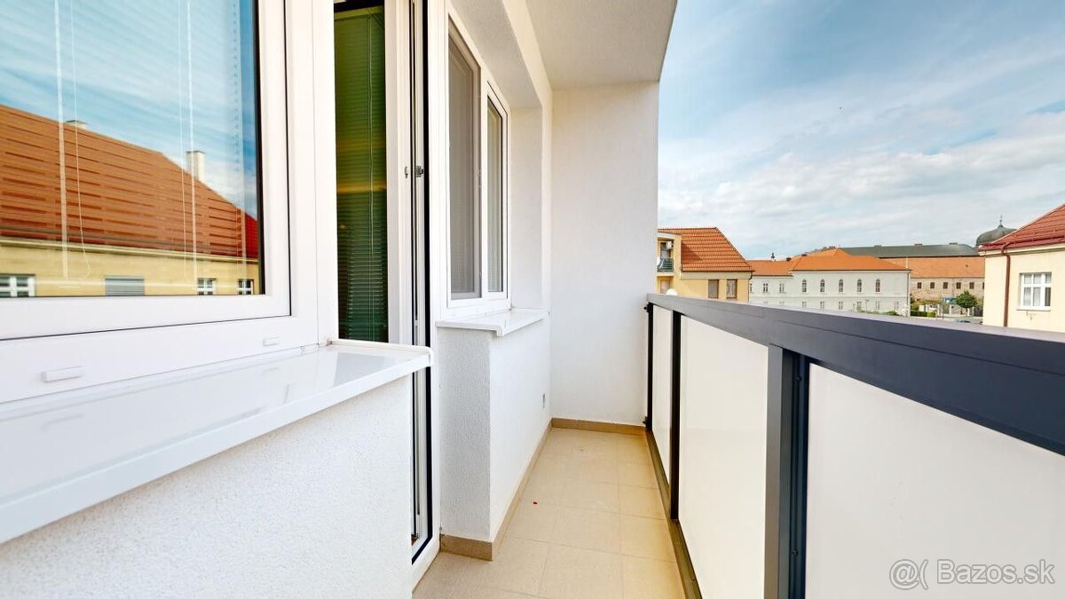 Krásny 3izb.byt v úplnom centre v oplotenom areáli s vlastný - 7