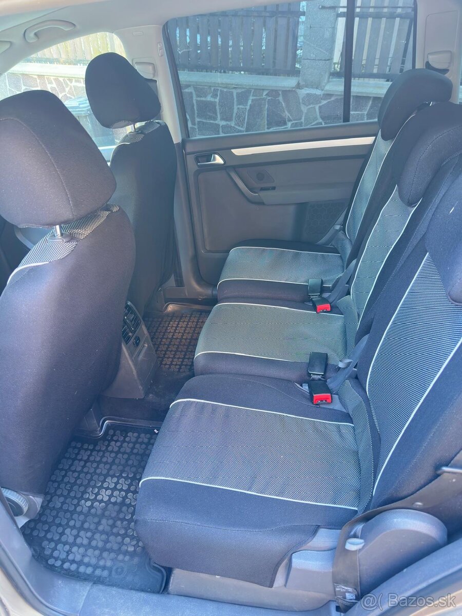 Volkswagen Touran 1.6 TDi - 7
