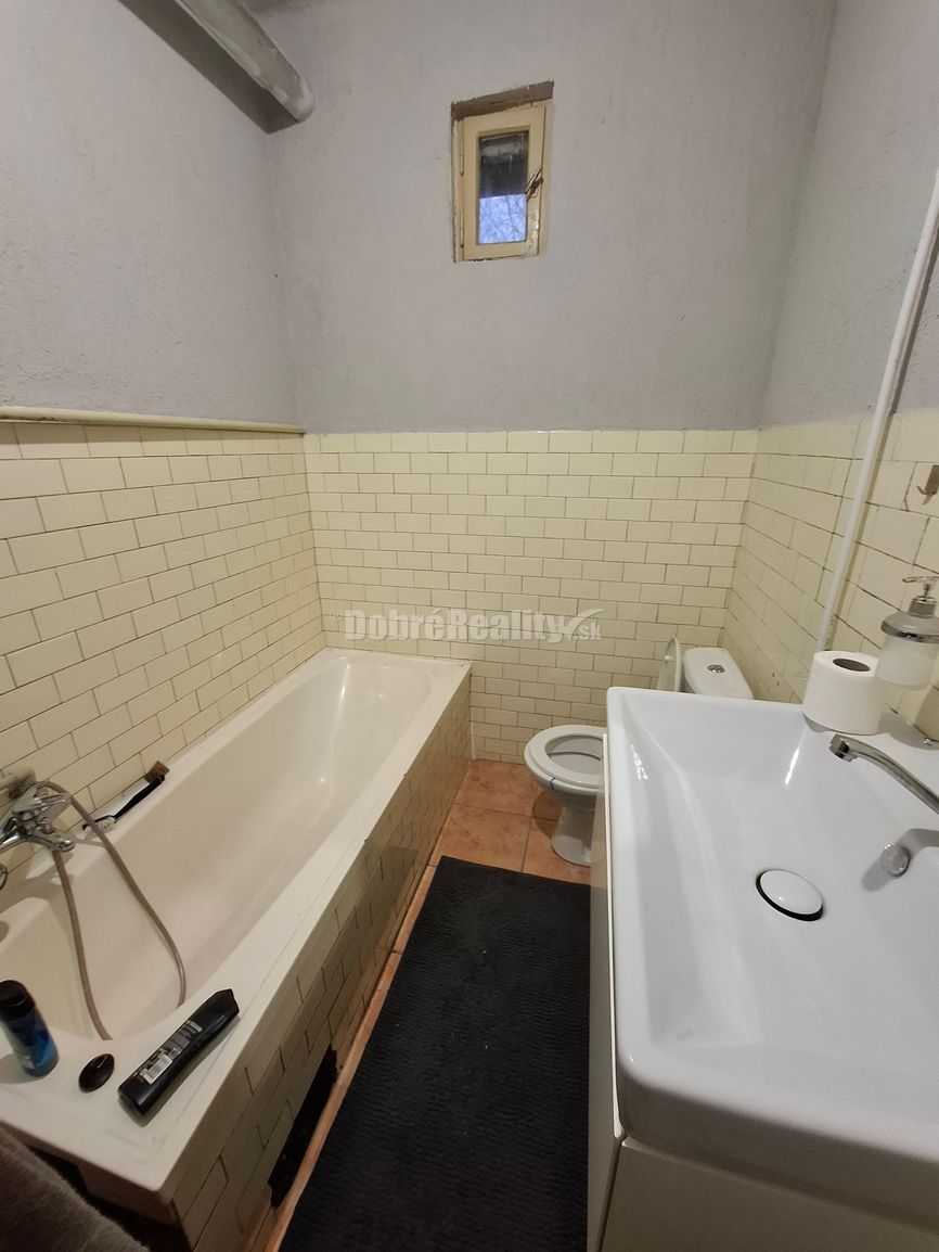 Dobre reality ponúkajú na predaj 4izb RD v Banove - 7