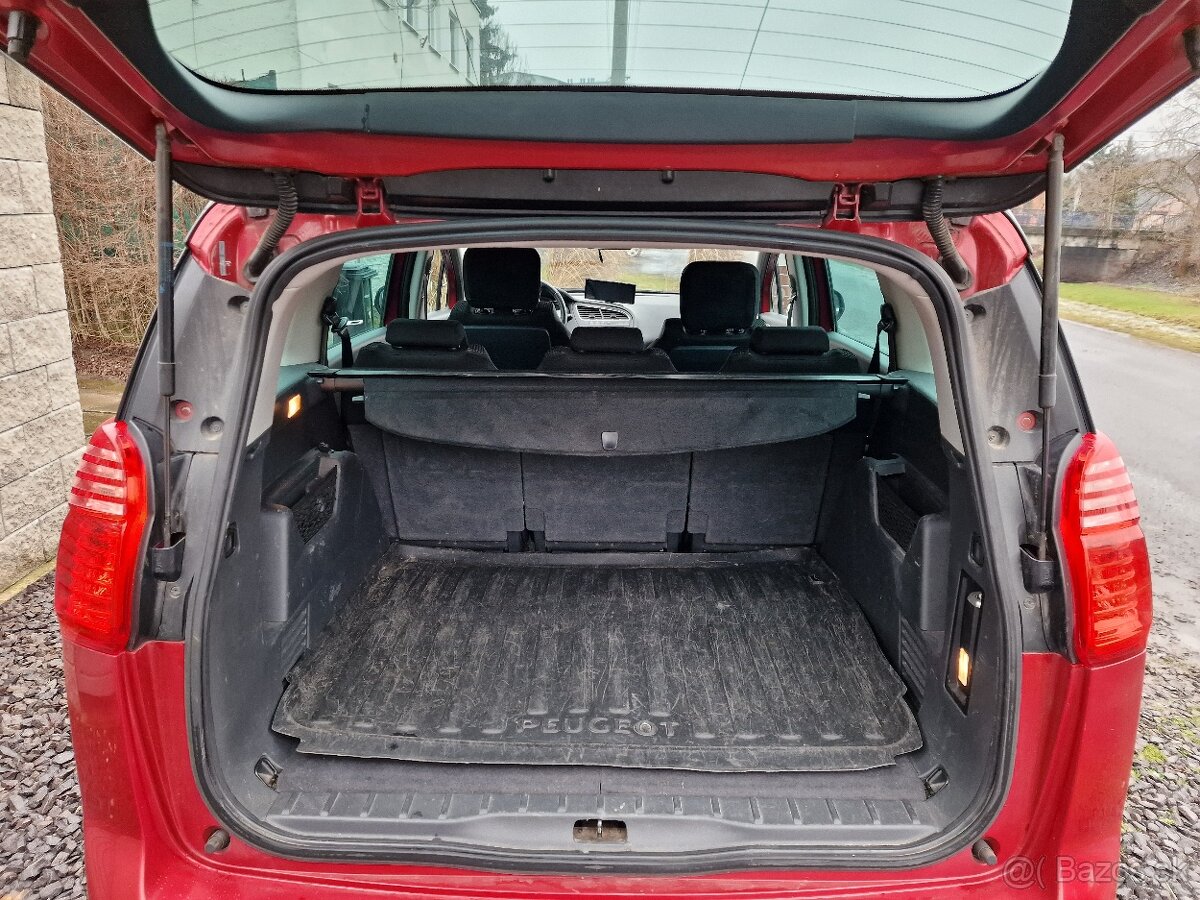 Peugeot 5008 ročník 2011 benzín 1.6 - 7