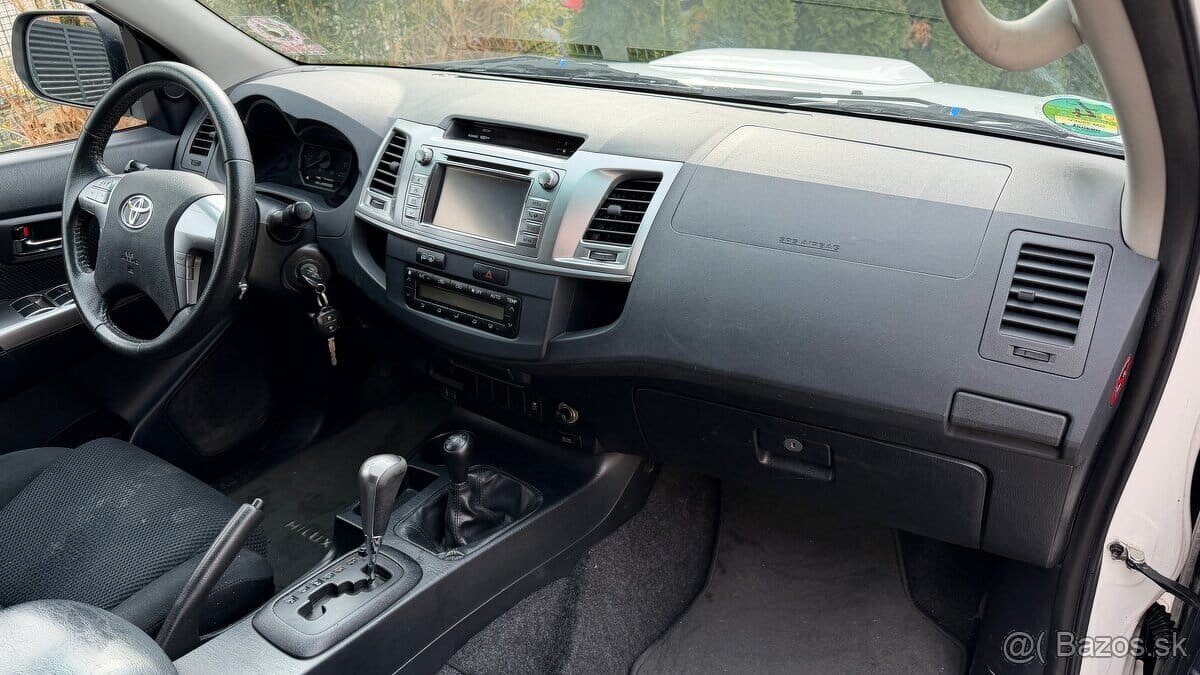 TOYOTA HILUX 3.0 D-4D - 7