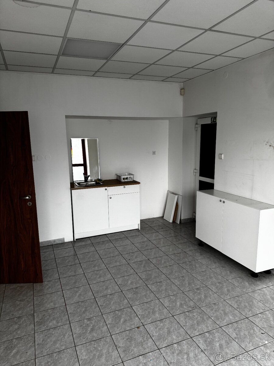 Prenájom showroomu - 114 m2, výborná lokalita pri VOLVE - 7