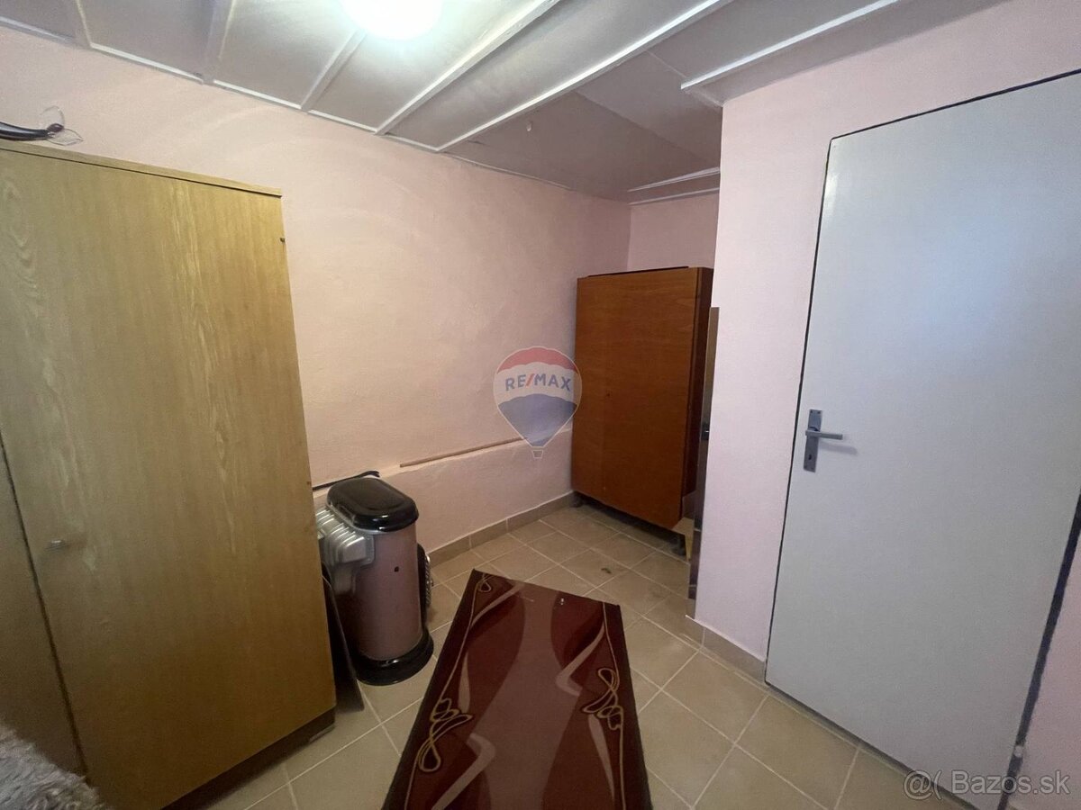 REZERVOVANÉ Starší dom na rekonštrukciu v malebnej obci Puka - 7