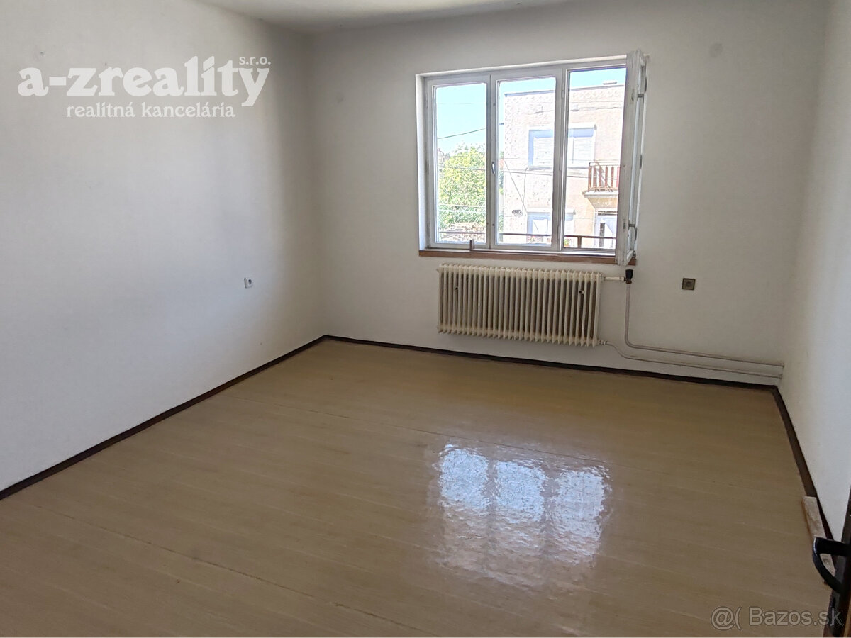 Ponúkame na predaj rodinný dom v obci Číčov - 7