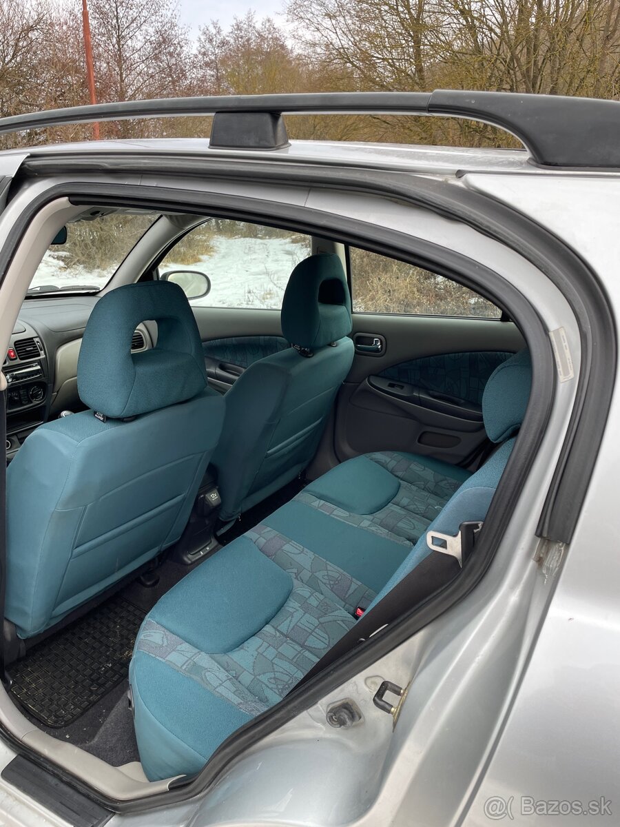 Nissan almera n16 hatchback - 7