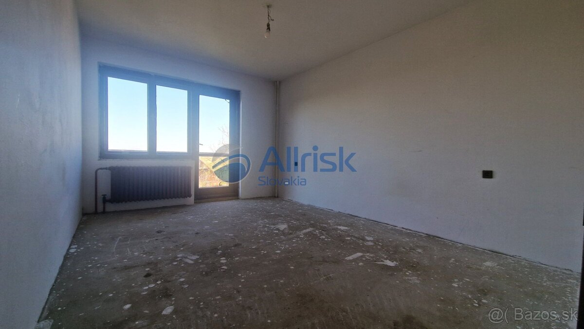 Na predaj veľký 6-izbový rodinný dom s veľkým pozemkom - 7