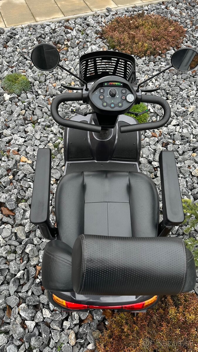 Predam Kvalitný elektrický vozík Invacare Comet - Alpine sta - 7