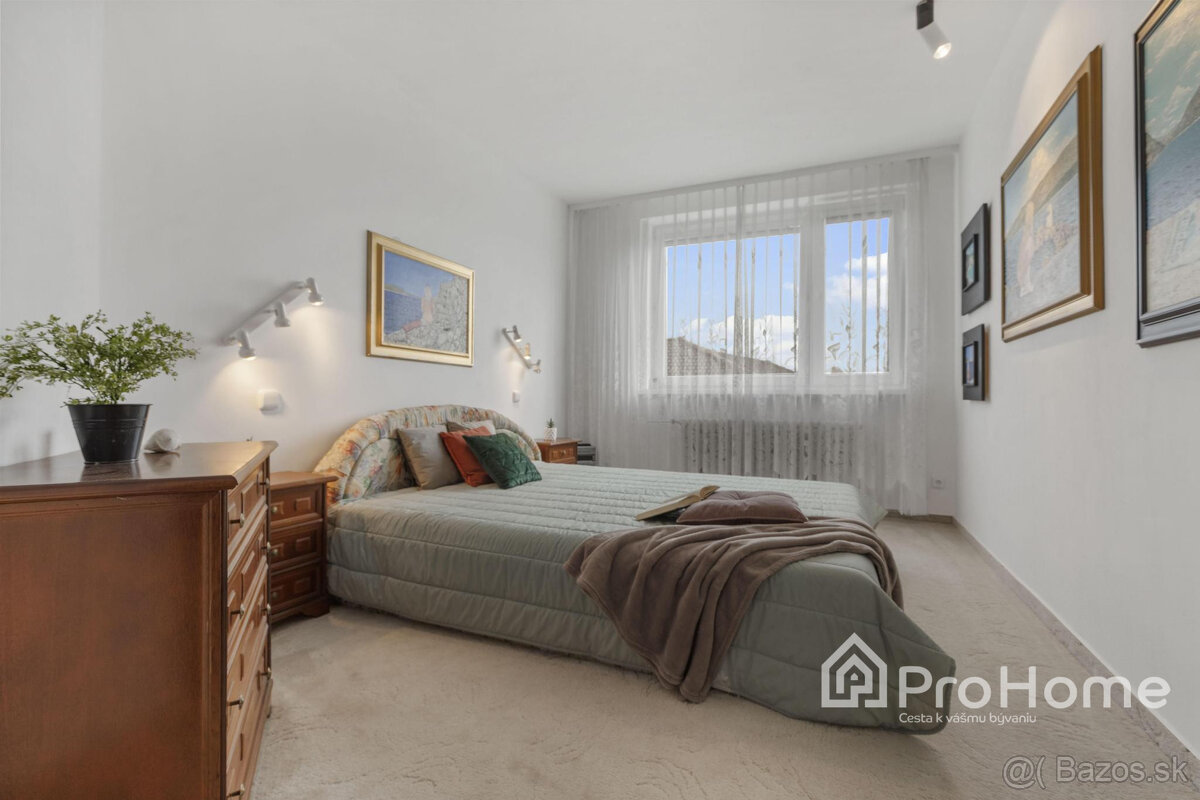 Priestranný a vzdušný rodinný dom vo Veľkej Pake - 7