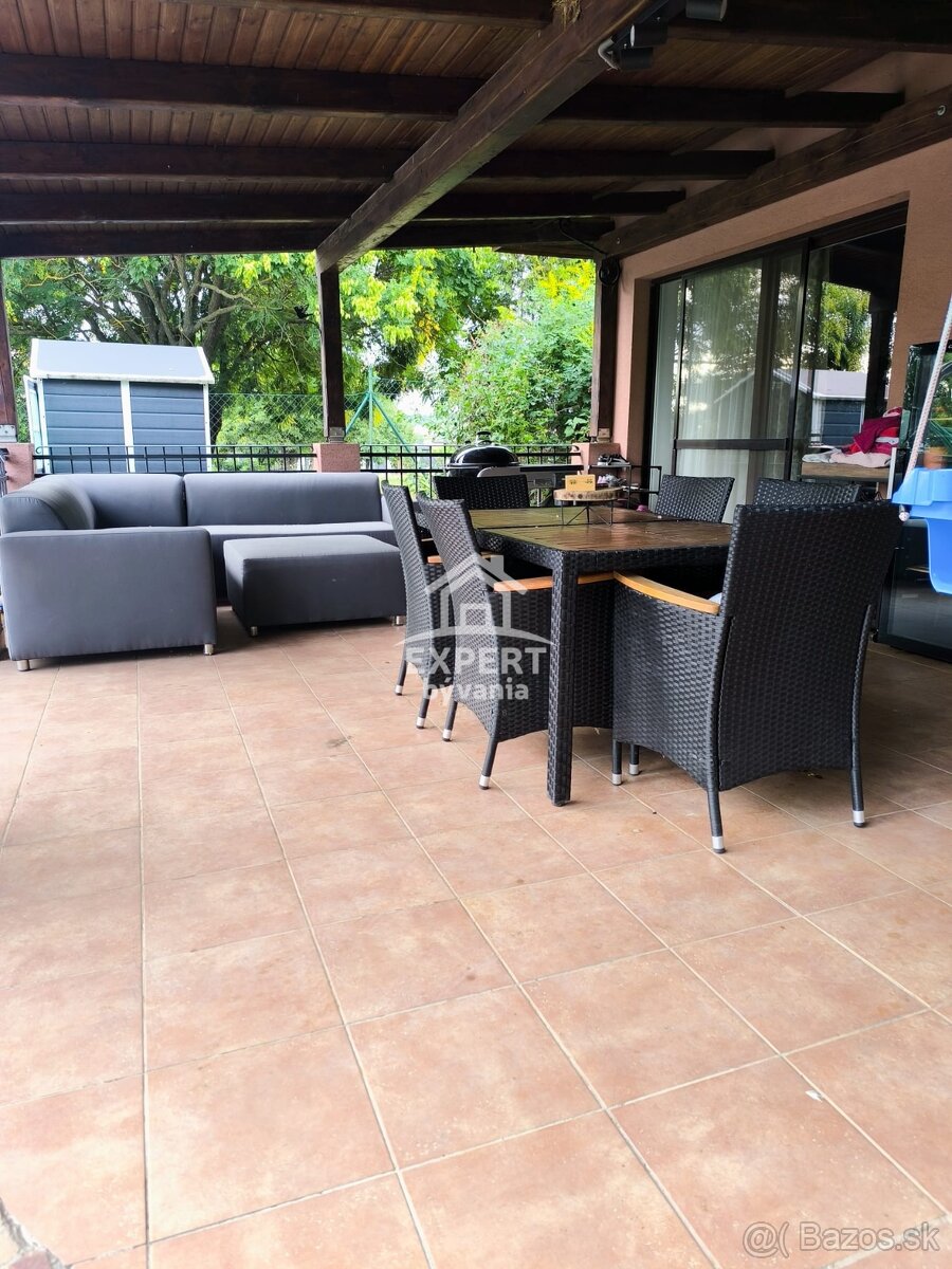 Rodinný dom s bazénom 10 min. od Levíc - 7