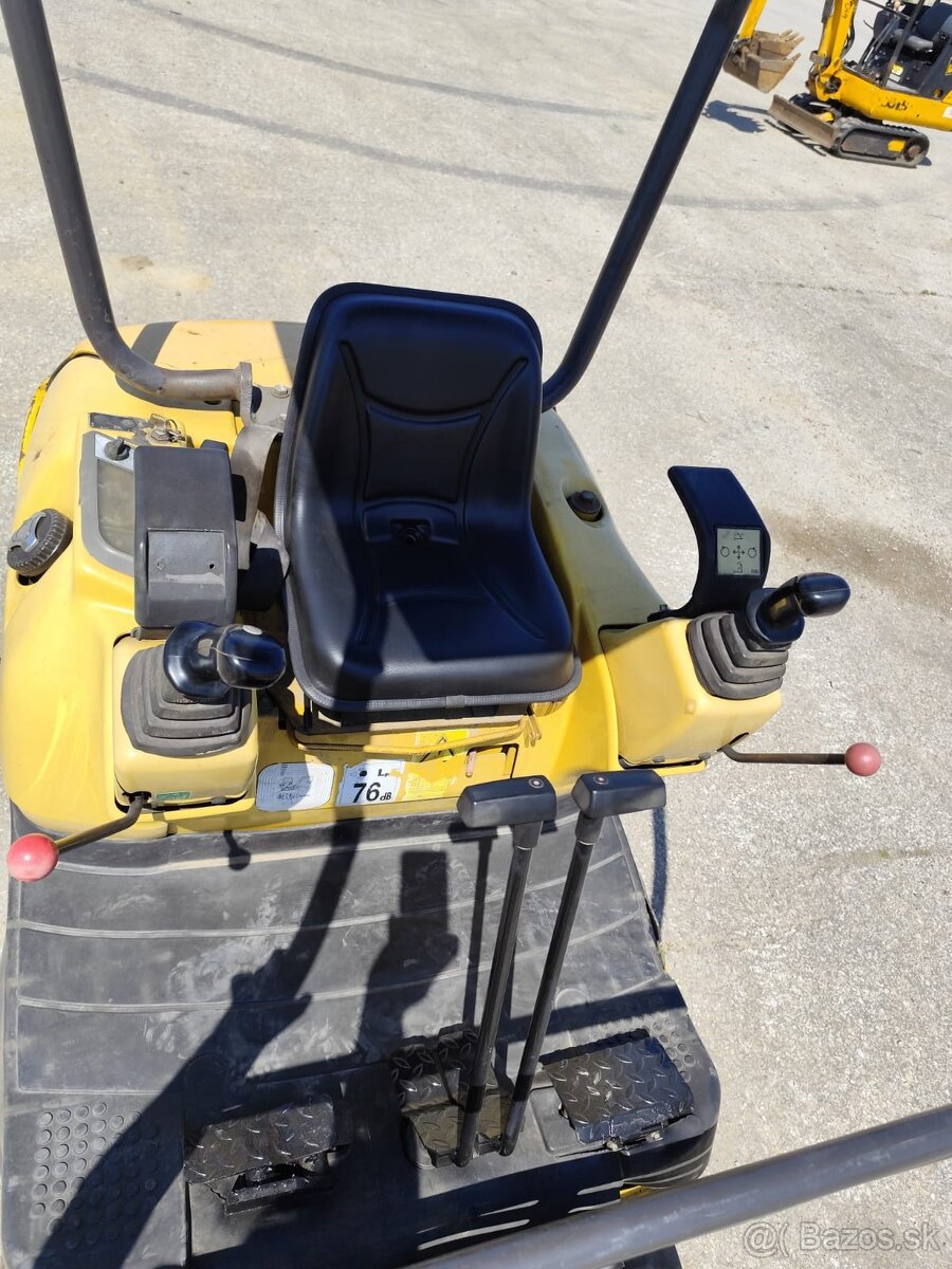 Minibager Komatsu PC15, váha 1550kg. - 7