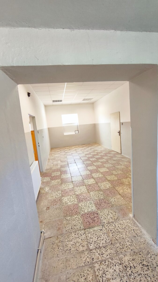 Rodinný dom s obchodným priestorom - 7