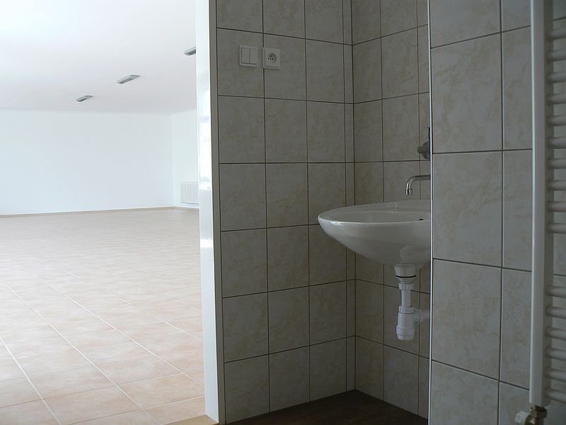 Prenájom budovy pre obchod a služby - 7